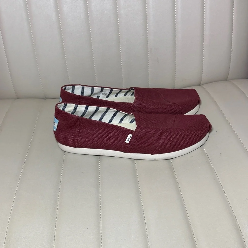 TOMS Burgundy Canvas Slip-On Shoes Men’s 9.5 (Women’s 11) Casual Comfort Flats